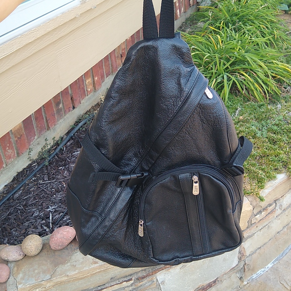 AmeriLeather APC Black Leather Sling Bag EUC Retail $140
